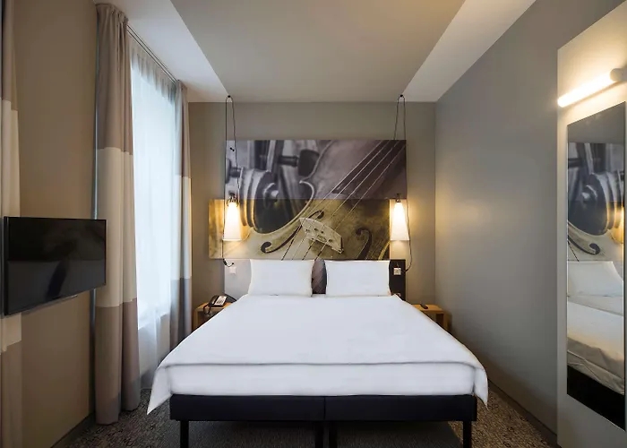 Ibis Centre Hotel 3*