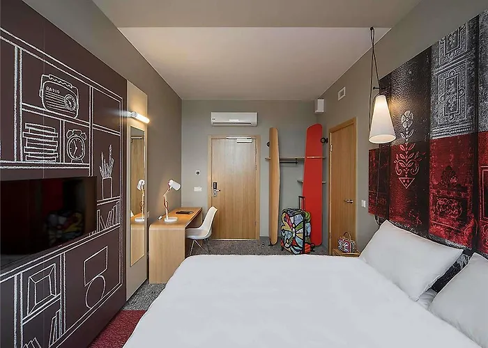 Ibis Centre Hotel 3*