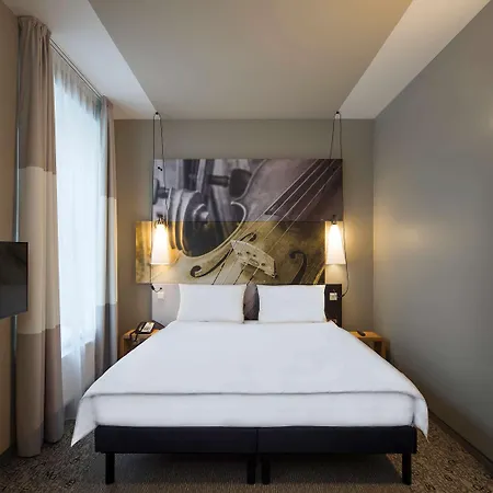 Ibis Centre Hotel 3*