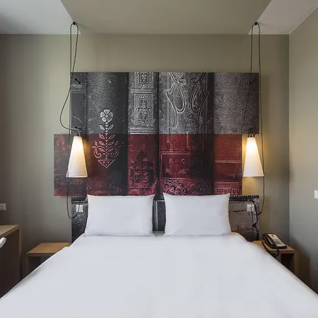 Ibis Centre Hotel 3*