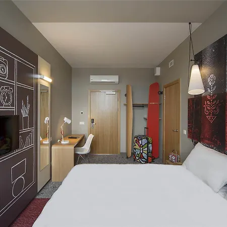 Ibis Centre Hotel 3*