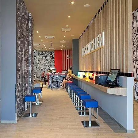 Ibis Centre Hotel 3*