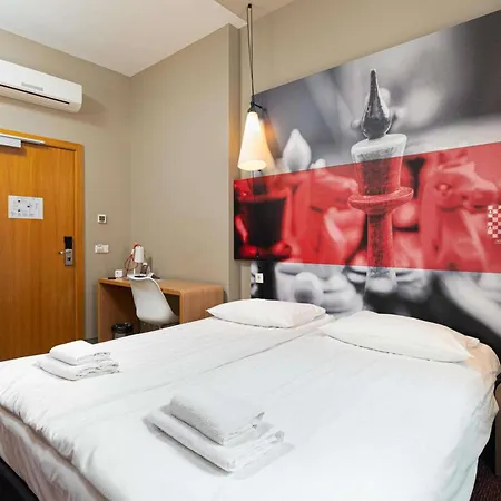 Ibis Centre Hotel 3*